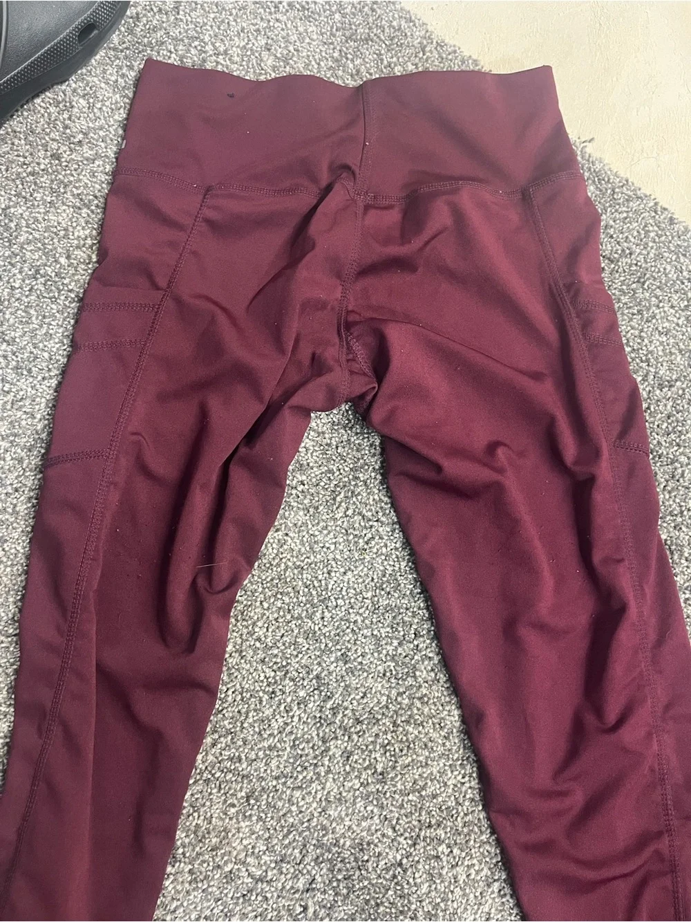 Nylon athletic leggings with pockets
